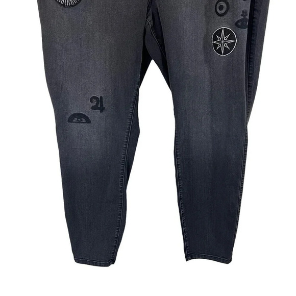 Torrid Black Jeans High Rise Ultra Skinny Size 20 Patchwork Moon Star Rhinestone - Picture 4 of 13